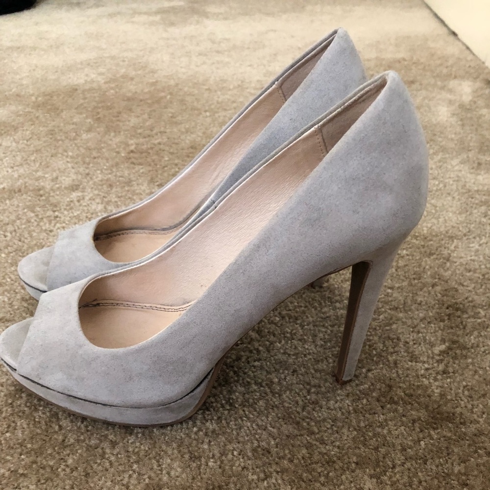 Chinese Laundry Gray Suede Heels